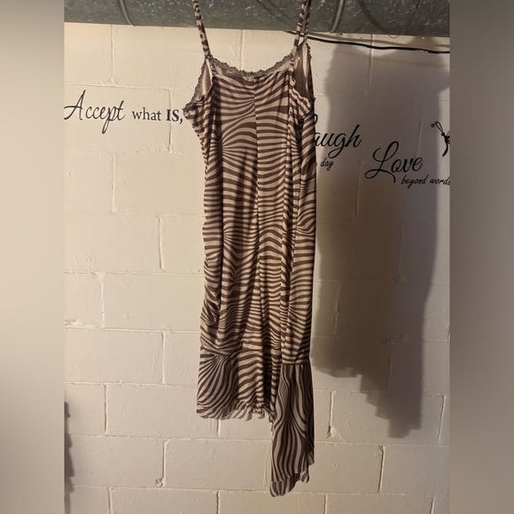 Dress - Picture 3 of 4